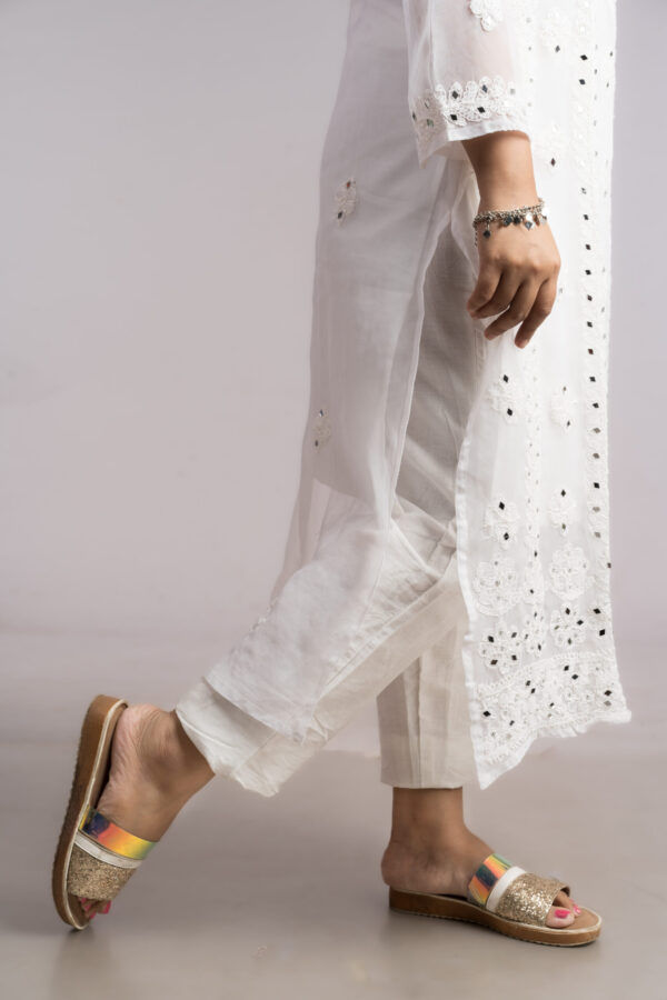 White Embroidered Chikankari Kurti