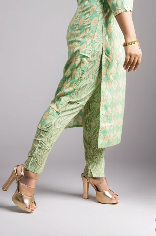 Women Green Embroidered Yoke Design Kurta